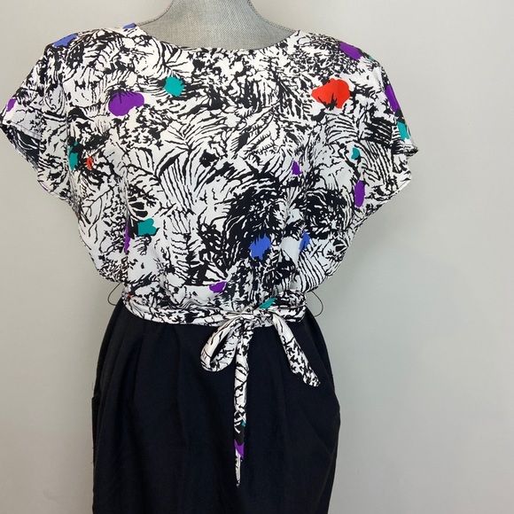 Vintage Dresses & Skirts - Vintage floral leaf pattern tie waist shirt dress